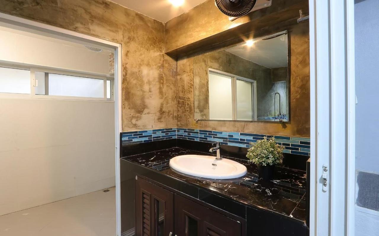 בנגקוק Baankhon Private Room In Thai House Check In By Yourself Code Inbox Adult Only מראה חיצוני תמונה